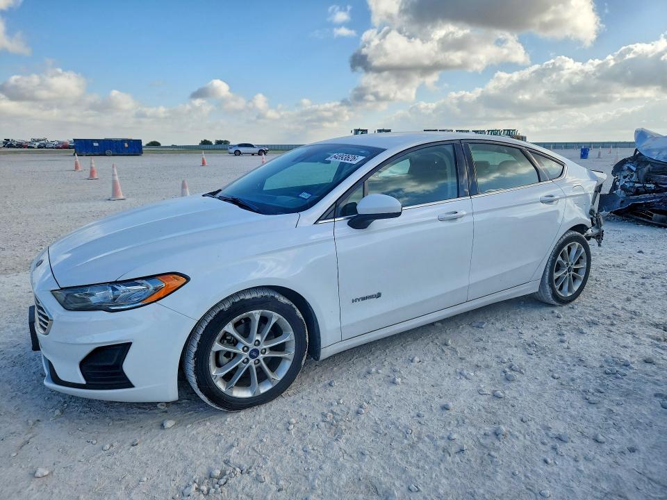 FORD FUSION 2019 with VIN 3FA6P0LU7KR116695 - Photo from auction