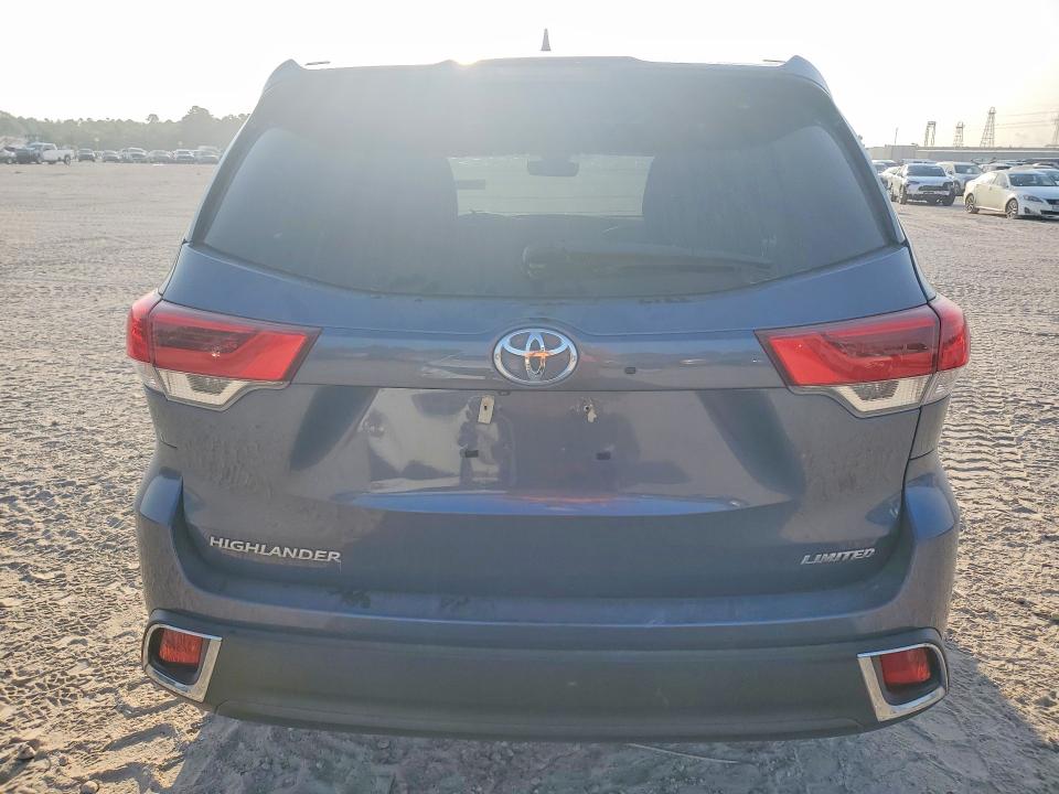 Photo 6 from auction – 2018 TOYOTA HIGHLANDER with VIN 5TDYZRFH2JS234875