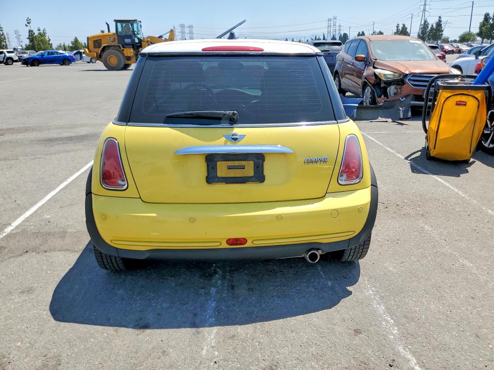 Photo 6 from auction – 2005 MINI COOPER with VIN WMWRC33595TJ72182