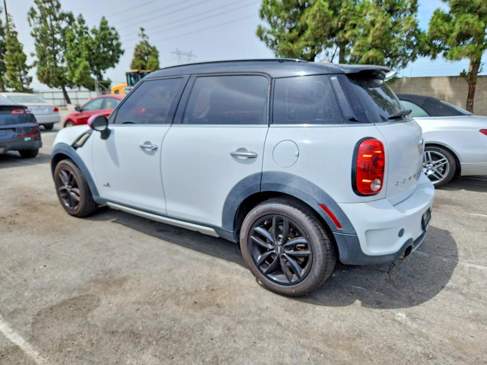 Photo 2 from auction – 2016 MINI COOPER with VIN WMWZC5C54GWU01848