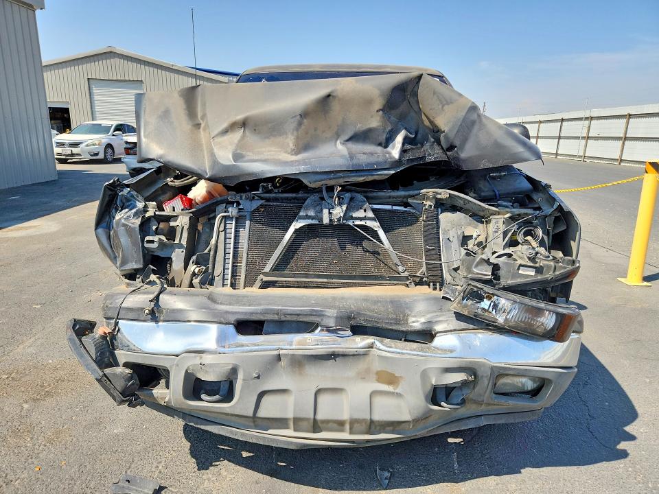 Photo 5 from auction – 2005 CHEVROLET SILVERADO with VIN 1GCEC19V25Z171420