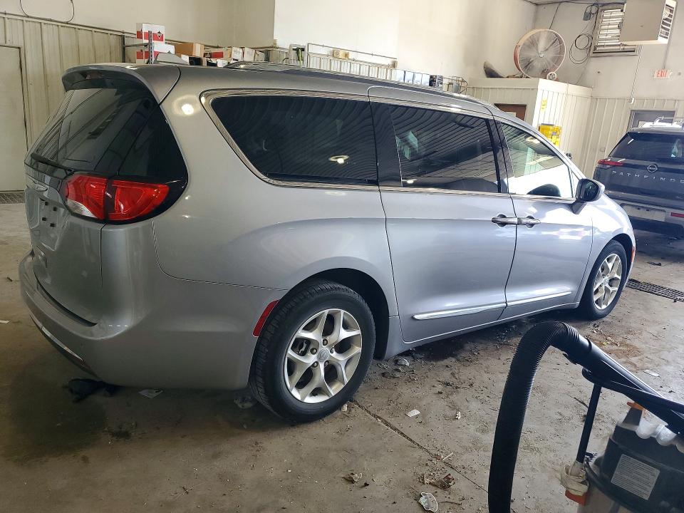Photo 3 from auction – 2018 CHRYSLER PACIFICA with VIN 2C4RC1BG8JR128170