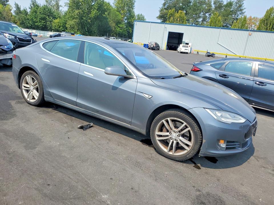 Photo 4 from auction – 2013 TESLA MODEL S with VIN 5YJSA1CN6DFP18324