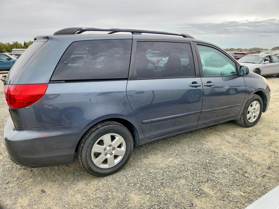Photo 3 from auction – 2010 TOYOTA SIENNA with VIN 5TDKK4CC3AS325806
