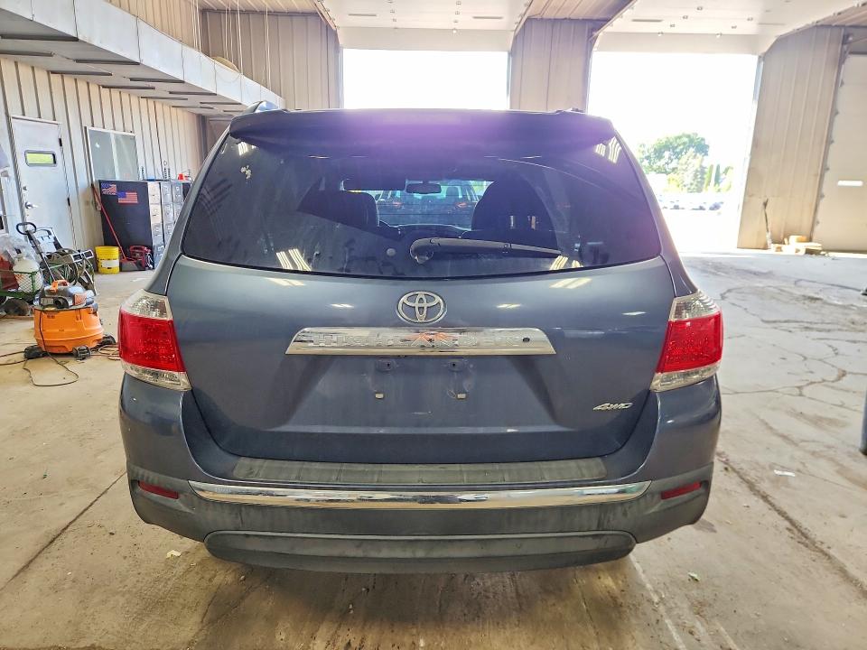 Photo 6 from auction – 2012 TOYOTA HIGHLANDER with VIN 5TDDK3EH2CS154111