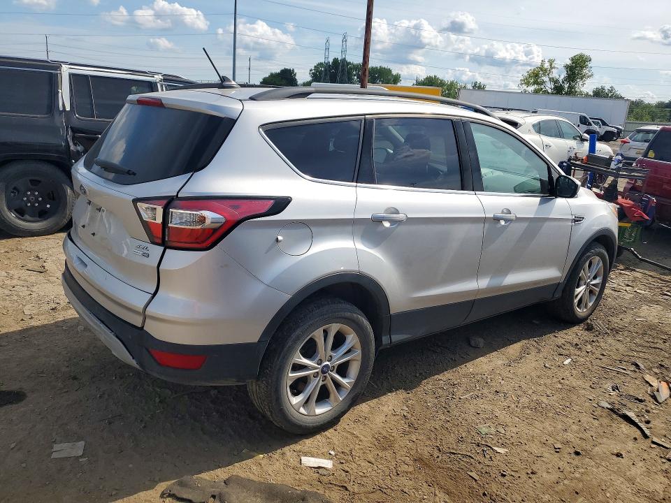 Photo 3 from auction – 2018 FORD ESCAPE with VIN 1FMCU9HD3JUB30986