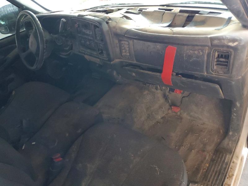 Photo 8 from auction – 2000 CHEVROLET SILVERADO with VIN 1GCEC14V3YE407477