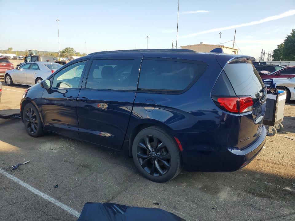 Photo 2 from auction – 2018 CHRYSLER PACIFICA with VIN 2C4RC1BG3JR364466