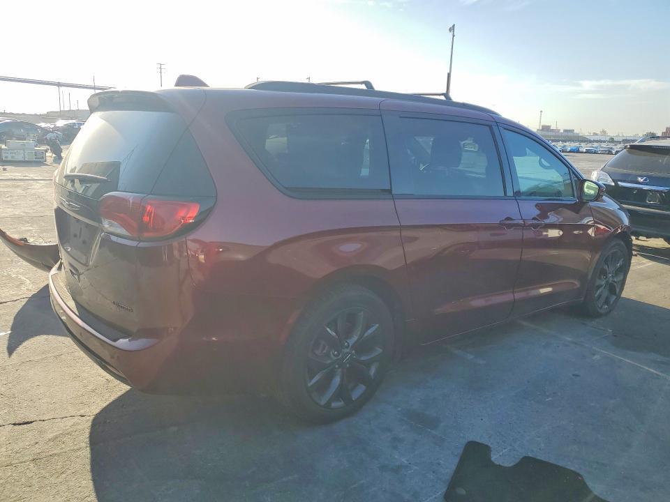 Photo 3 from auction – 2019 CHRYSLER PACIFICA with VIN 2C4RC1GG9KR657654