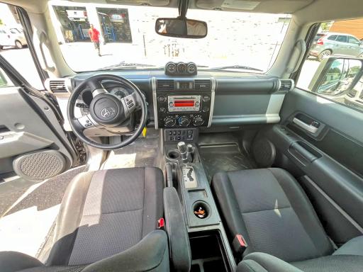Photo 10 from auction – 2014 TOYOTA FJ CRUISER with VIN JTEBU4BF5EK181058