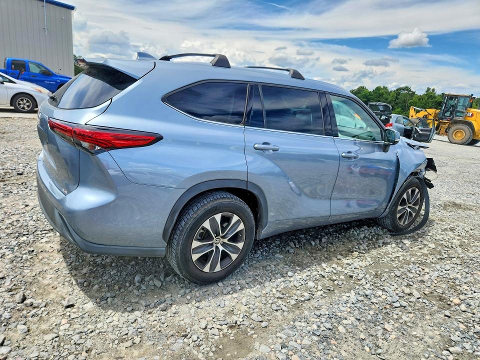 Photo 3 from auction – 2021 TOYOTA HIGHLANDER with VIN 5TDHZRAH6MS084037