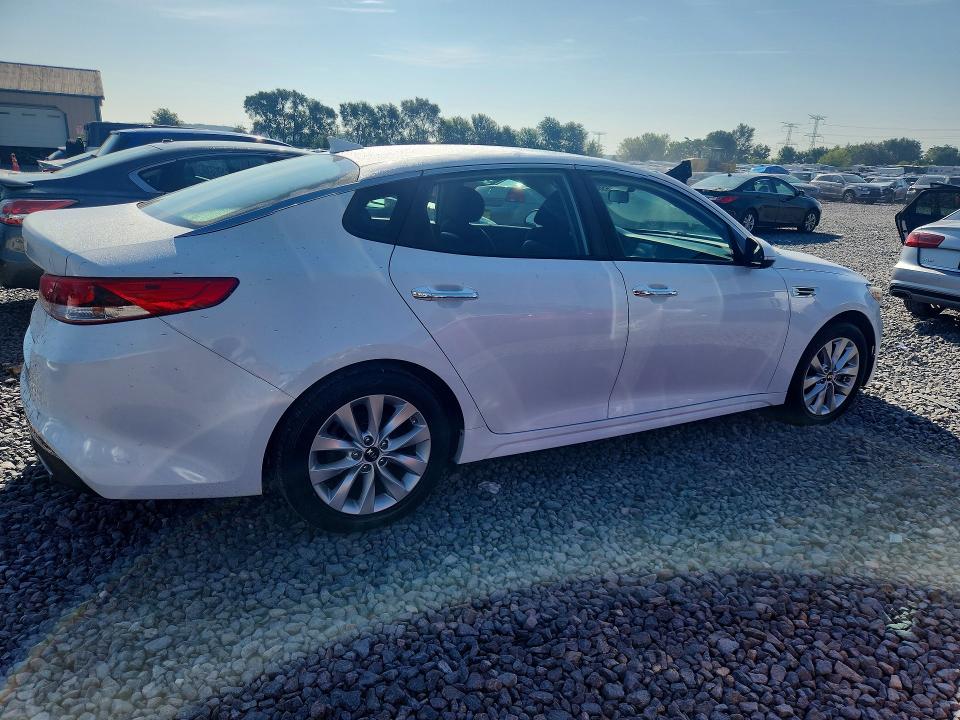 Photo 3 from auction – 2018 KIA OPTIMA with VIN 5XXGT4L32JG252271