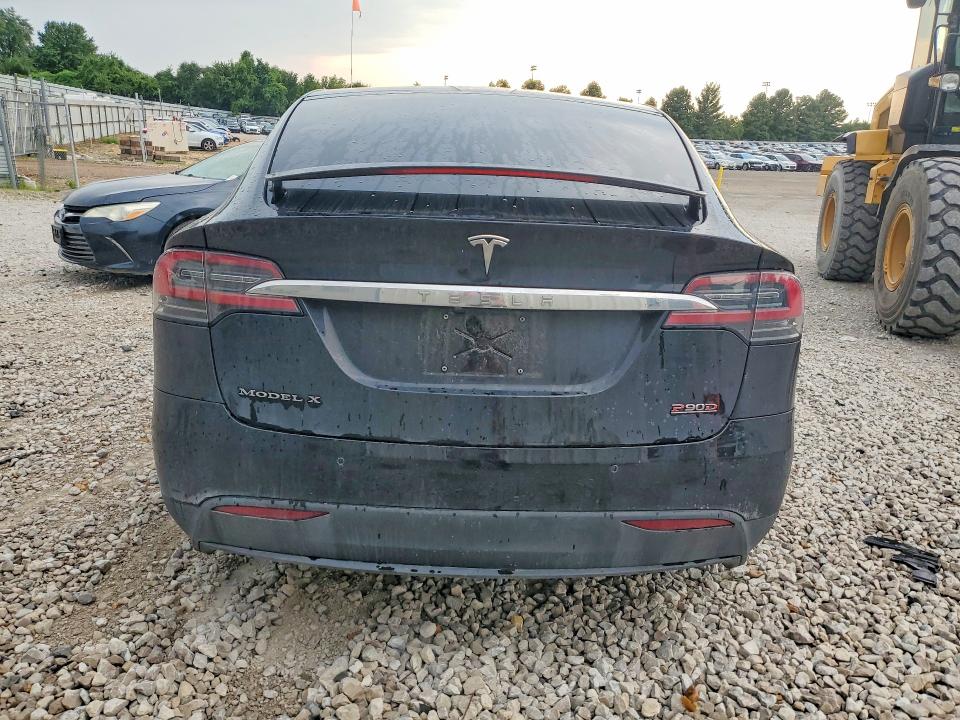 Photo 6 from auction – 2016 TESLA MODEL X with VIN 5YJXCAE43GF000898