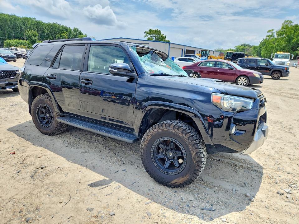 Photo 4 from auction – 2020 TOYOTA 4RUNNER with VIN JTEBU5JRXL5834240