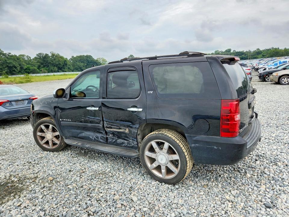Photo 2 from auction – 2007 CHEVROLET TAHOE with VIN 1GNFC13JX7R296282