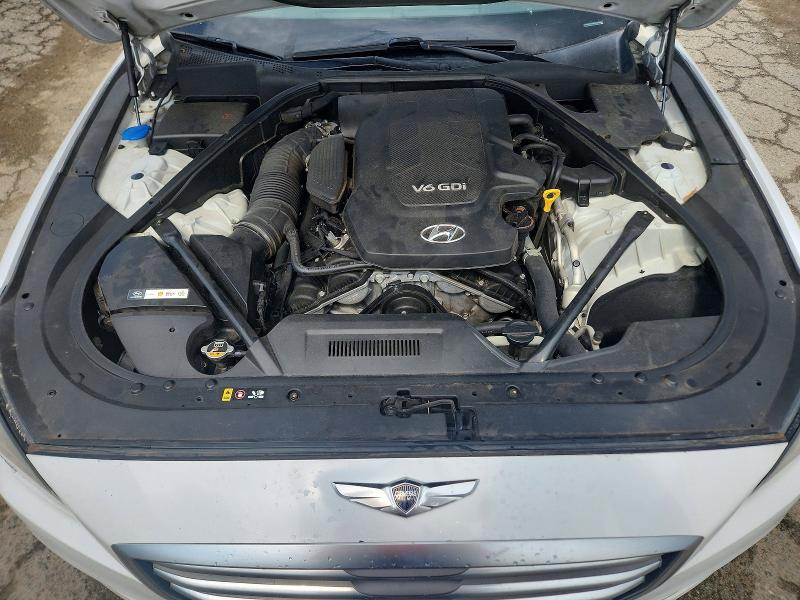 Photo 11 from auction – 2015 HYUNDAI GENESIS with VIN KMHGN4JE2FU058335