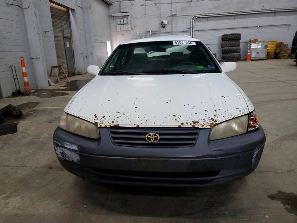 Photo 5 from auction – 1998 TOYOTA CAMRY with VIN 4T1BG22KXWU221925
