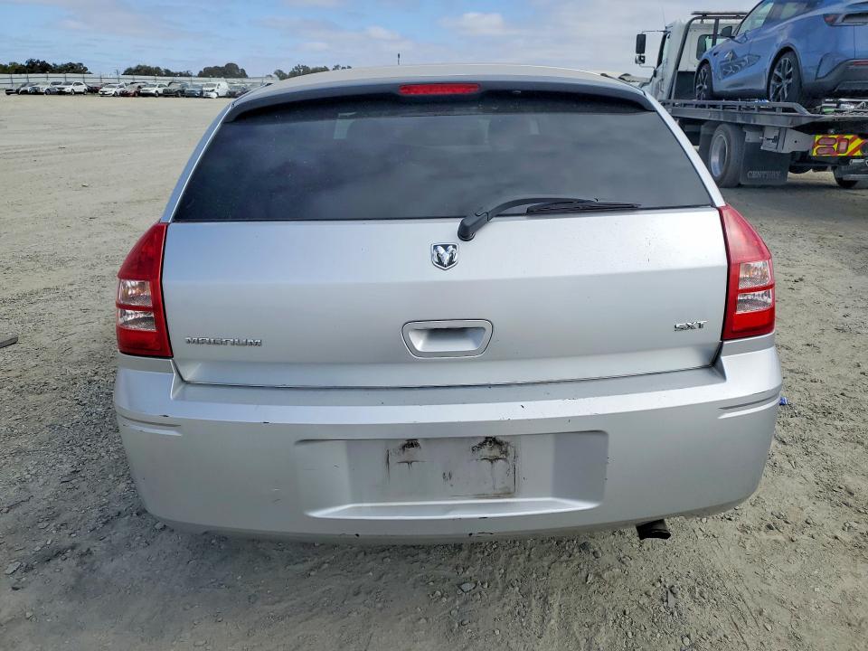 Photo 6 from auction – 2005 DODGE MAGNUM with VIN 2D4FV48V55H123690