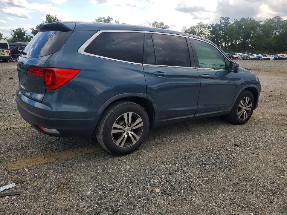 Photo 3 from auction – 2016 HONDA PILOT with VIN 5FNYF5H3XGB020278