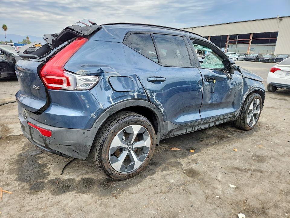 Photo 3 from auction – 2026 VOLVO XC40 with VIN YV4L12UC3T2805460