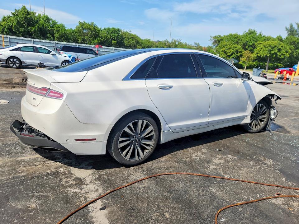 Photo 3 from auction – 2019 LINCOLN MKZ with VIN 3LN6L5E96KR613776