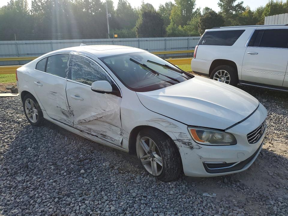 Photo 4 from auction – 2015 VOLVO S60 with VIN YV126MFK9F2356154