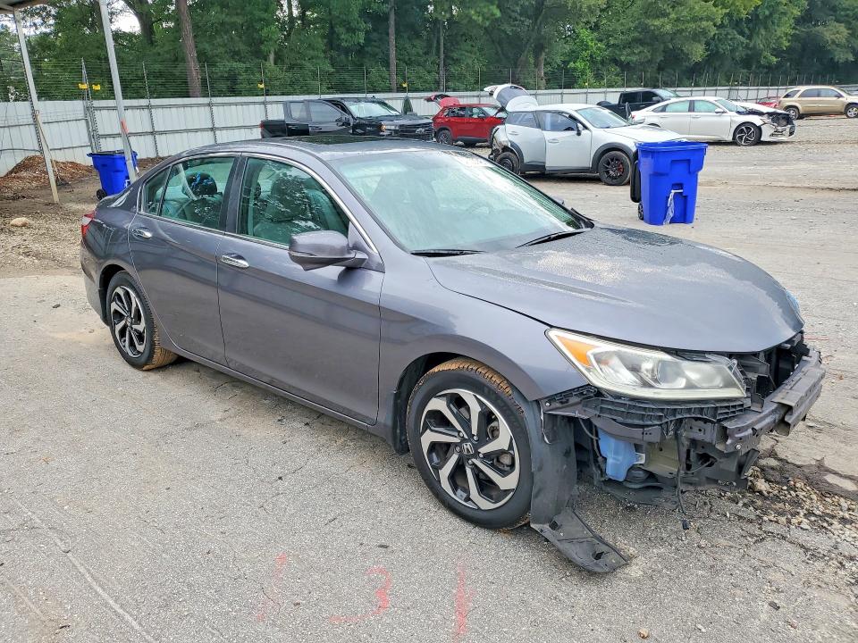 Photo 4 from auction – 2016 HONDA ACCORD with VIN 1HGCR2F84GA236457