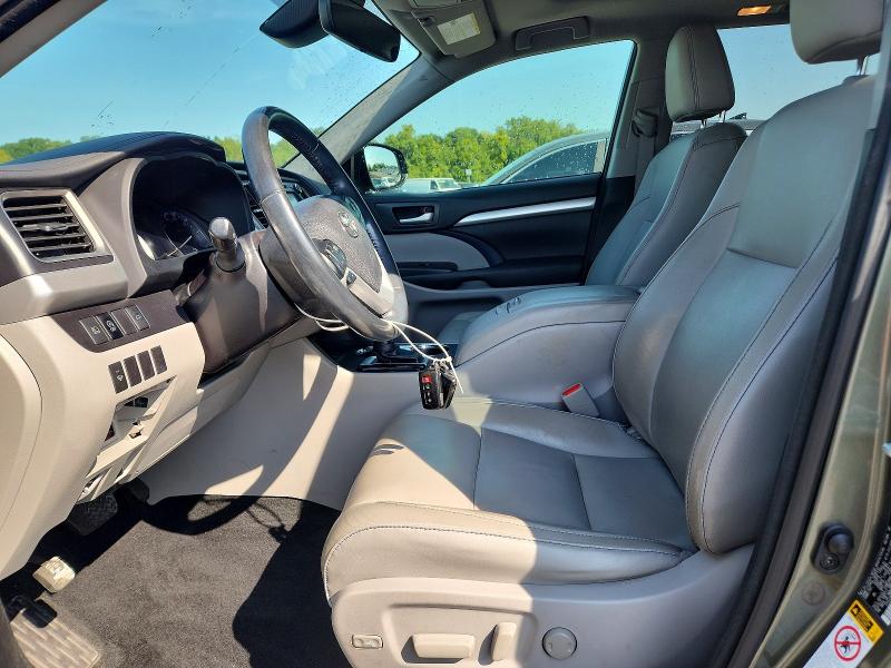 Photo 7 from auction – 2017 TOYOTA HIGHLANDER with VIN 5TDJZRFH5HS438923