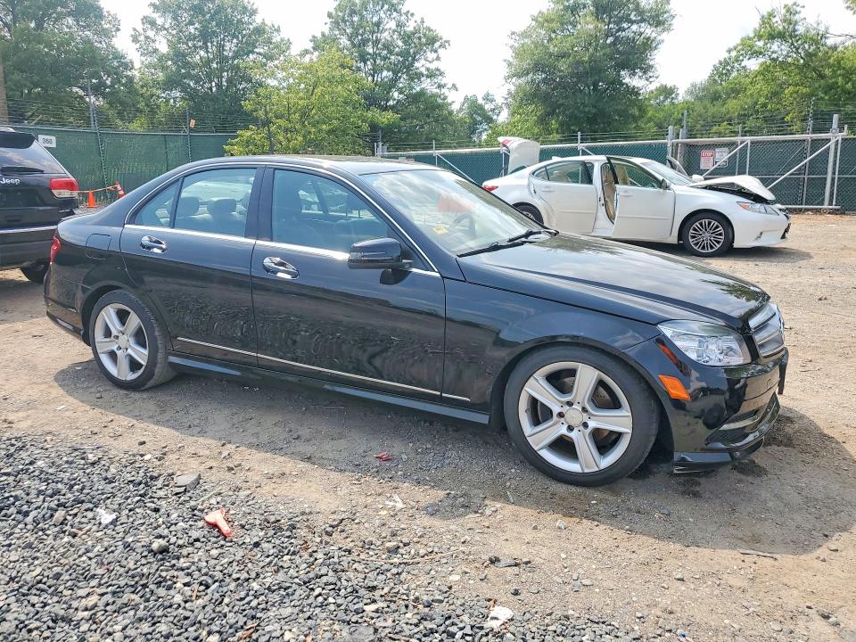 Photo 4 from auction – 2011 MERCEDES-BENZ C with VIN WDDGF8BB6BR175982