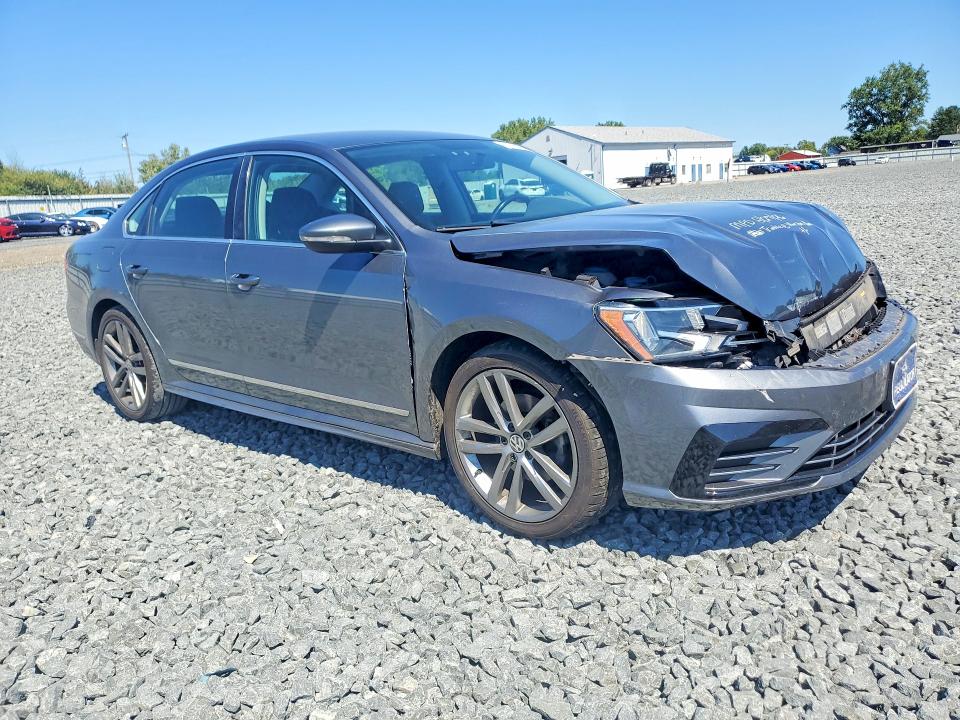 Photo 4 from auction – 2016 VOLKSWAGEN PASSAT with VIN 1VWAT7A37GC063017