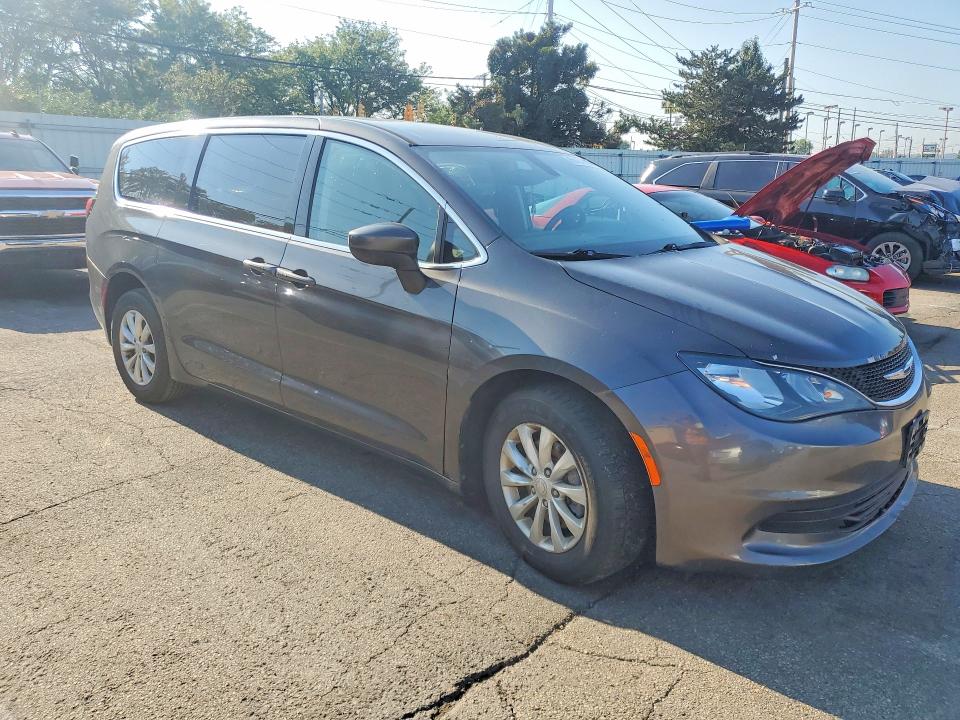 Photo 4 from auction – 2017 CHRYSLER PACIFICA with VIN 2C4RC1DG6HR676806