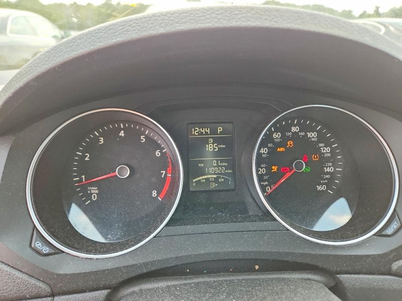 Photo 9 from auction – 2015 VOLKSWAGEN JETTA with VIN 3VW2K7AJ3FM341639