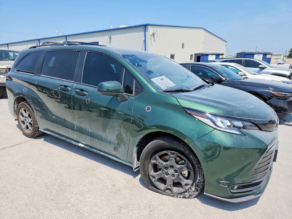 Photo 4 from auction – 2025 TOYOTA SIENNA with VIN 5TDCSKFC5SS182590