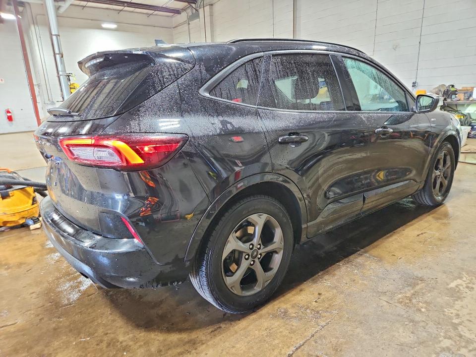 Photo 3 from auction – 2023 FORD ESCAPE with VIN 1FMCU0MN6PUA79096