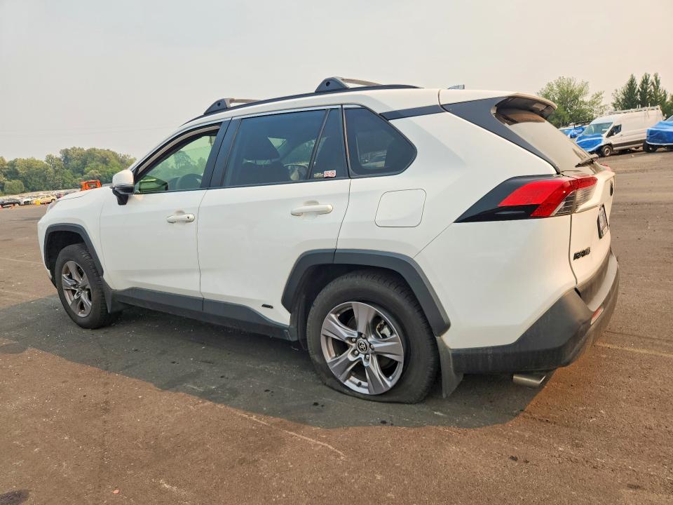 Photo 2 from auction – 2022 TOYOTA RAV4 with VIN JTMMWRFV2ND150022