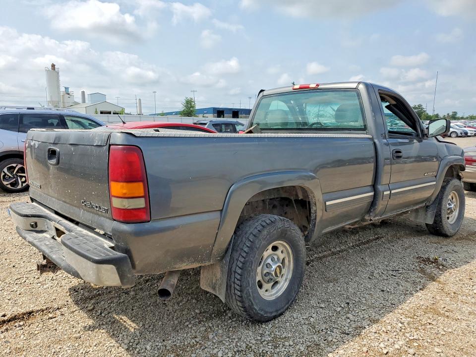 Photo 3 from auction – 2001 CHEVROLET SILVERADO with VIN 1GCHC24U01E248675