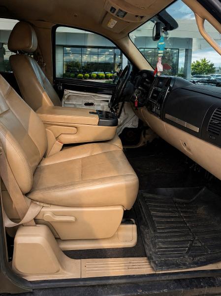 Photo 5 from auction – 2011 GMC SIERRA with VIN 1GT220C81BZ381621