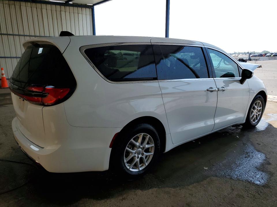 Photo 3 from auction – 2023 CHRYSLER PACIFICA with VIN 2C4RC1BG0PR587282