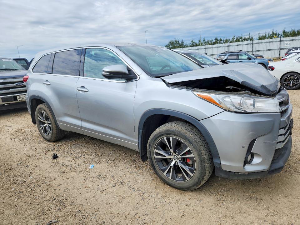 Photo 4 from auction – 2018 TOYOTA HIGHLANDER with VIN 5TDBZRFH9JS834346