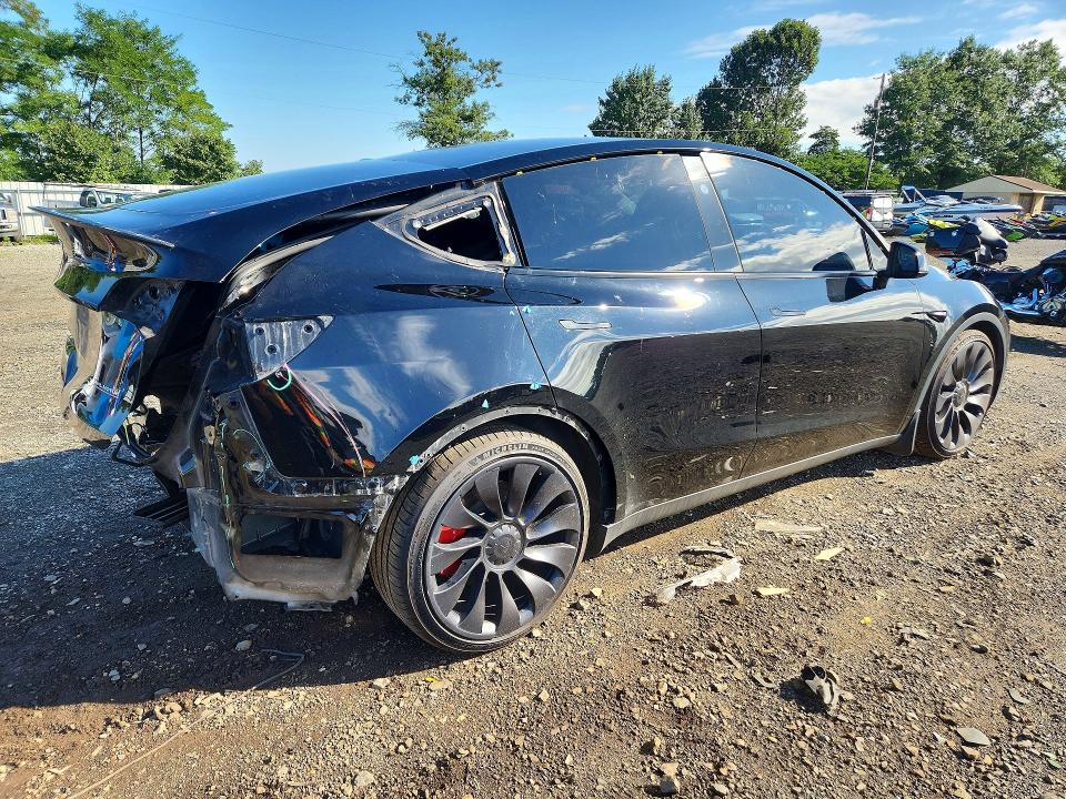 Photo 3 from auction – 2023 TESLA MODEL Y with VIN 7SAYGDEF4PF980110
