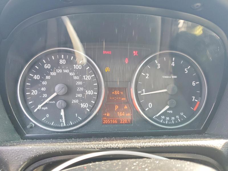 Photo 9 from auction – 2006 BMW 325 with VIN WBAVB13546KX49732
