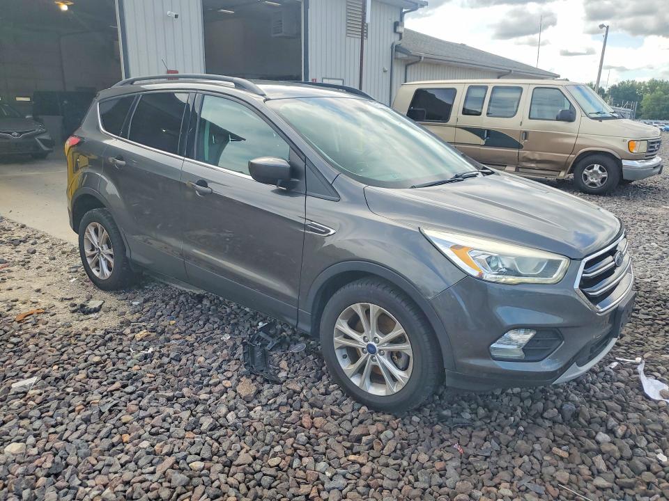 Photo 4 from auction – 2017 FORD ESCAPE with VIN 1FMCU9GD5HUD32806