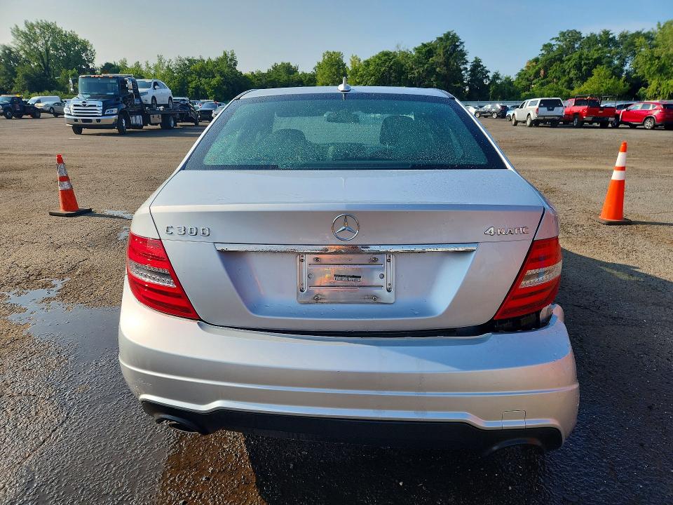 Photo 6 from auction – 2012 MERCEDES-BENZ C with VIN WDDGF8BB6CR227743