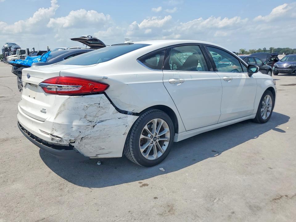 Photo 3 from auction – 2020 FORD FUSION with VIN 3FA6P0LU7LR113846