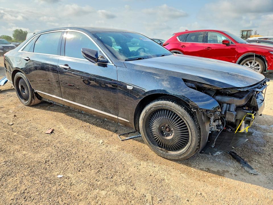Photo 4 from auction – 2017 CADILLAC CT6 with VIN 1G6KD5RS1HU142458