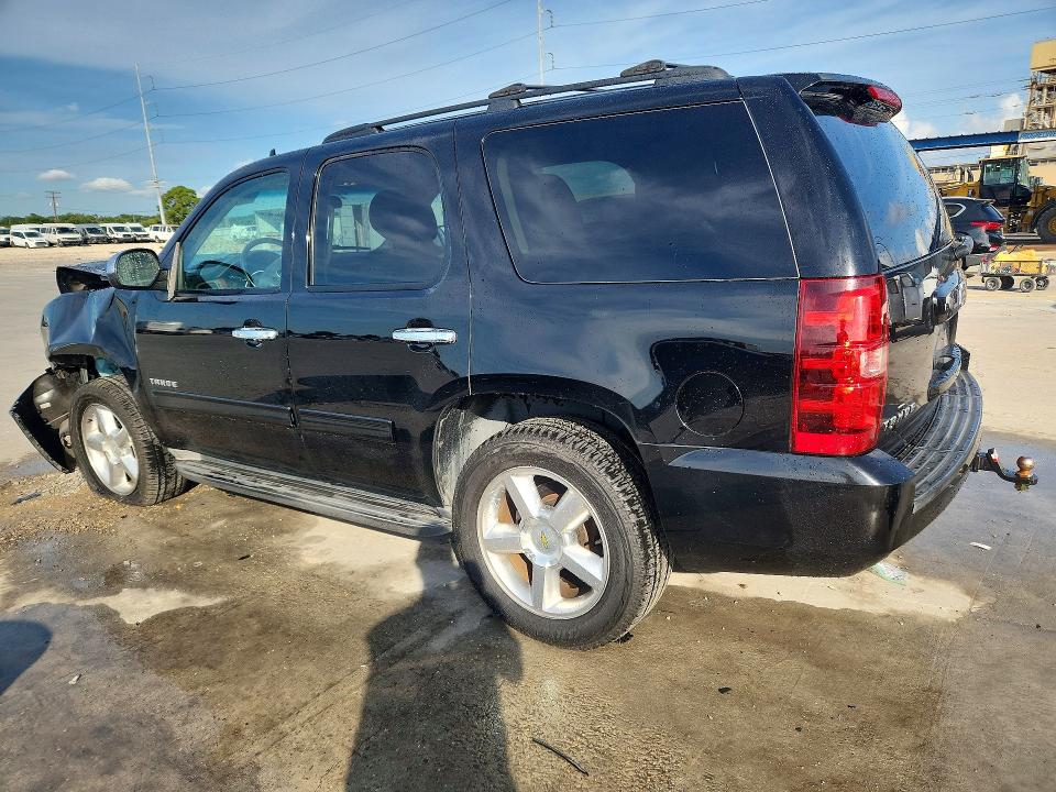Foto 2 de la subasta – 2011 CHEVROLET TAHOE con VIN 1GNSCAE00BR388397