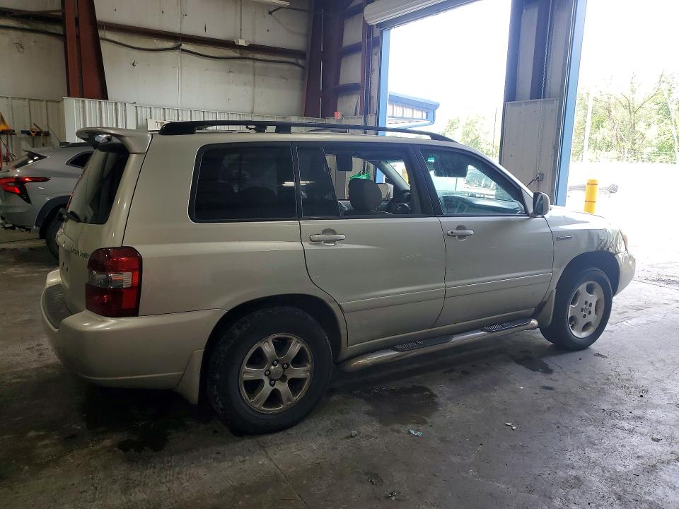 Photo 3 from auction – 2004 TOYOTA HIGHLANDER with VIN JTEEP21A240044944