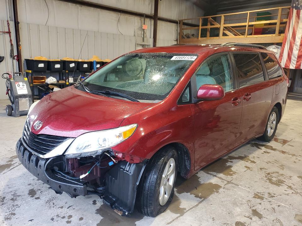 2013 TOYOTA SIENNA - Търг №65684126