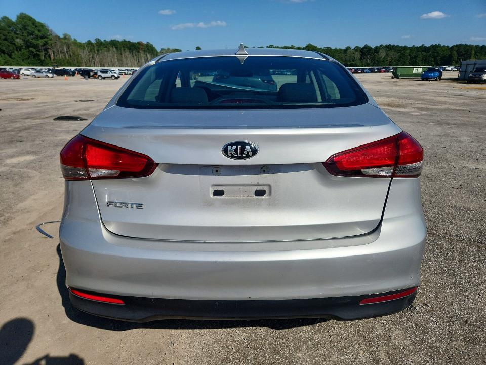 Foto 6 de la subasta – 2018 KIA FORTE con VIN 3KPFK4A74JE232214