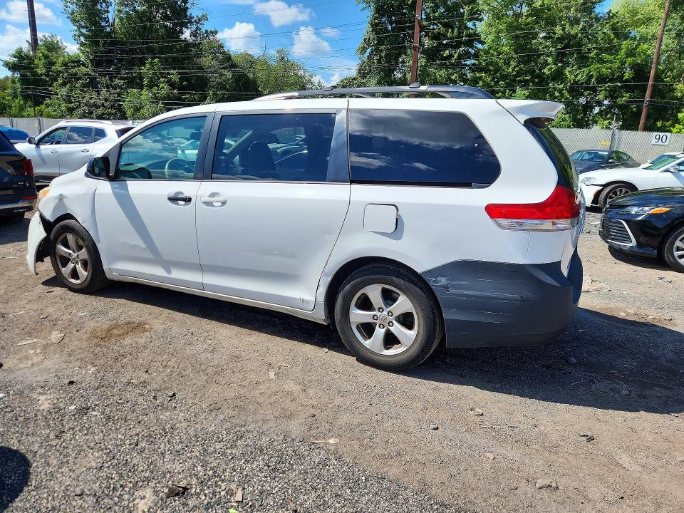 Photo 2 from auction – 2013 TOYOTA SIENNA with VIN 5TDKK3DC9DS326990